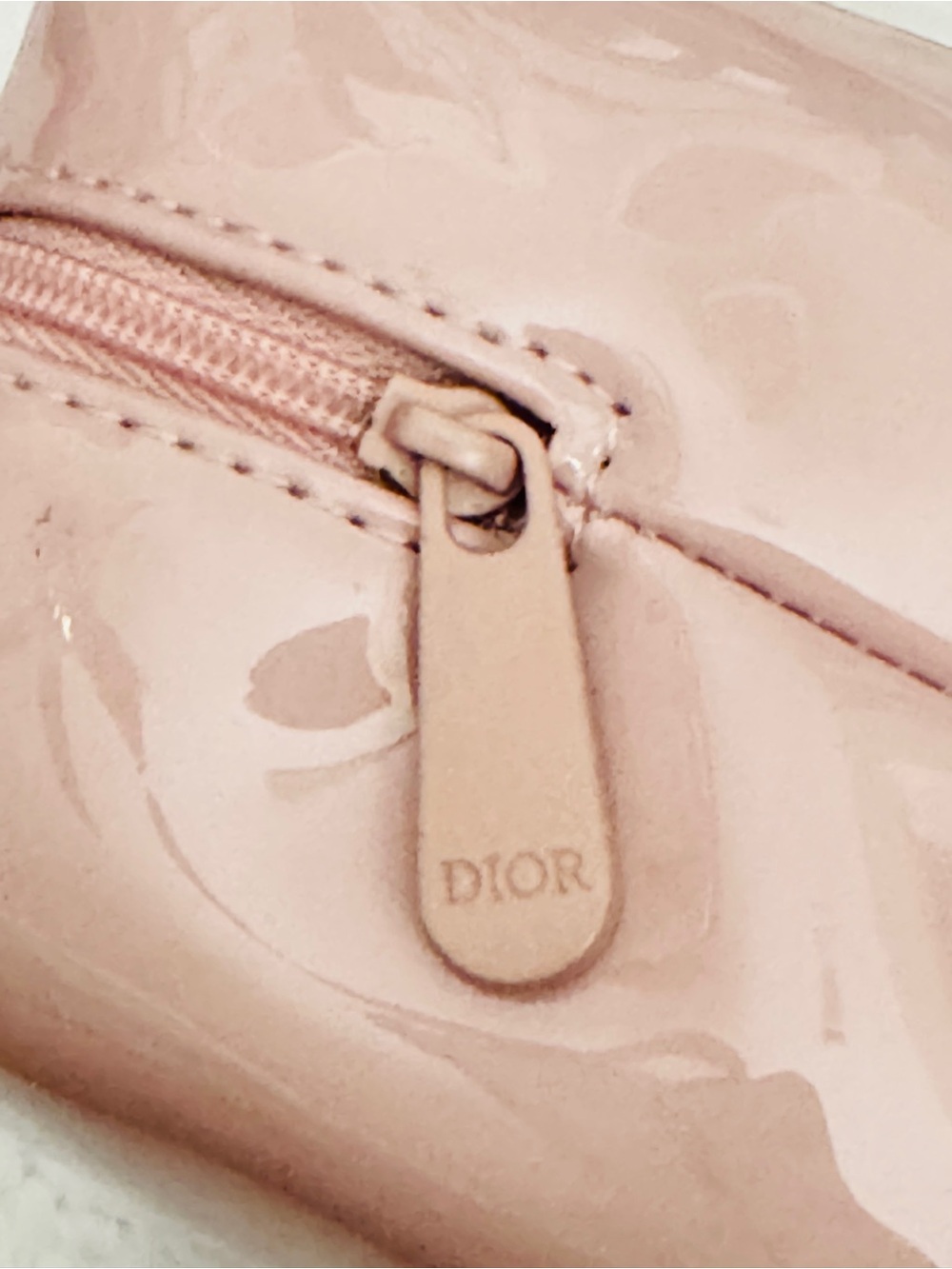 Dior beauty Pink makeup Pouch with Lip Gloss, mascara & Mini Fragrance - Picture 2 of 8